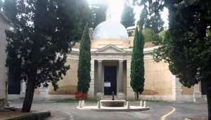 Dal Vaticano sì alla cremazione dopo le esequie, ceneri al cimitero