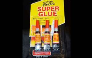Ritirata colla Super Glue: lo segnala RAPEX, sistema europeo di allerta