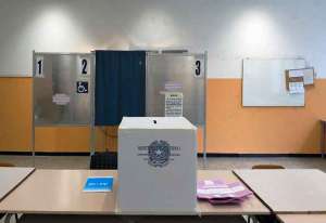 Alle 23 affluenza al 68,5%, exit poll: vince il NO