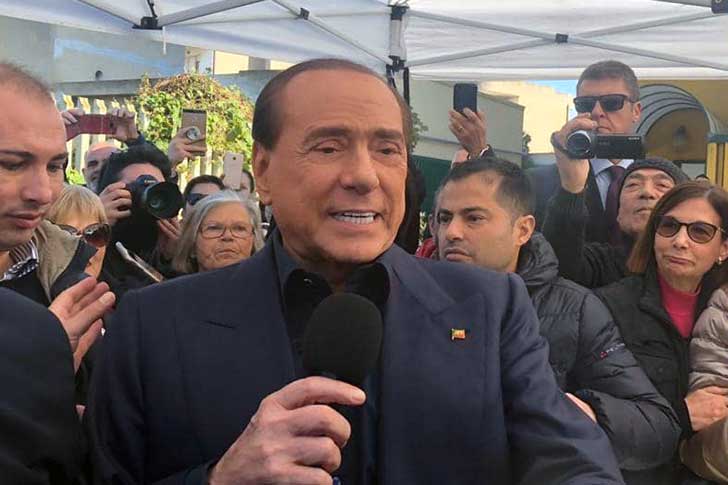 Silvio Berlusconi da Quartu: Mi candido alle Europee
