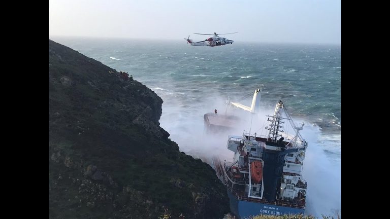 Cdry Blue: equipaggio salvato dall’elicottero Nemo della Guardia Costiera | Video