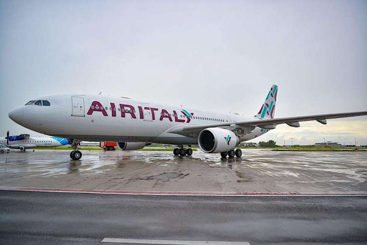 Assemblea e presidio dipendenti Air Italy ad Olbia